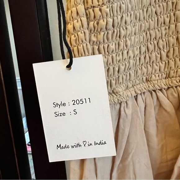 NEW Japna Smocked Eyelet Top Size Small Tan with Scalloped Hem Ruffled Straps - Picture 6 of 11